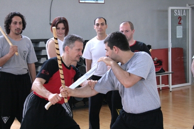 Allenamento con la tonfa al Quartiere Generale SISWT